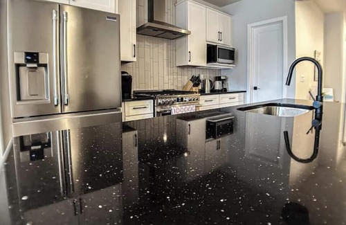 Lake George House | Spacious Modern NEW 3BR ~2400 sq ft + View