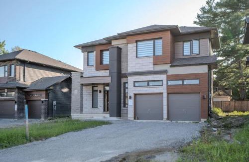 Severn House | Spacious Modern Orillia Family Retreat