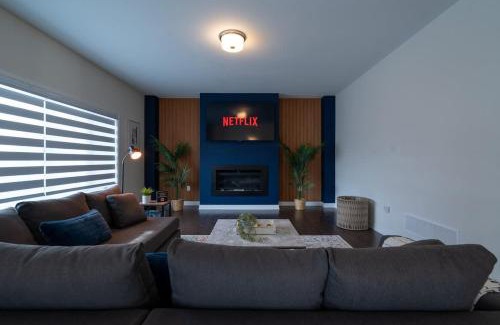 Severn House | Spacious Modern Orillia Family Retreat