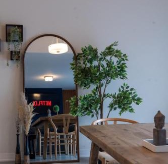 Severn House | Spacious Modern Orillia Family Retreat