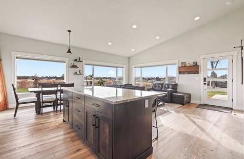 Nampa House | Spacious Modern Private Alpaca Farm Experience