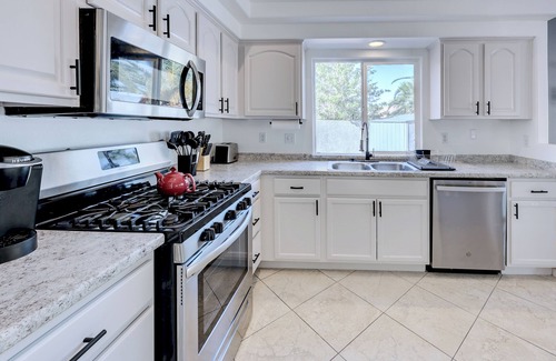 Enterprise House | Spacious Modern/Rustic Home, Minutes from Las Vegas Strip!