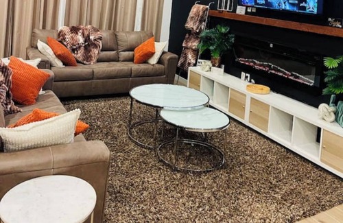 Pumpkin Center Apartment | Spacious Modern Snuggle