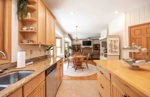 Skyland House | Spacious Mountain View Home in Hendersonville