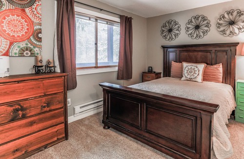 Old Town Condo | Spacious Mountain Condo w/Free WiFi, Private Washer/Dryer, and Shared Hot Tub