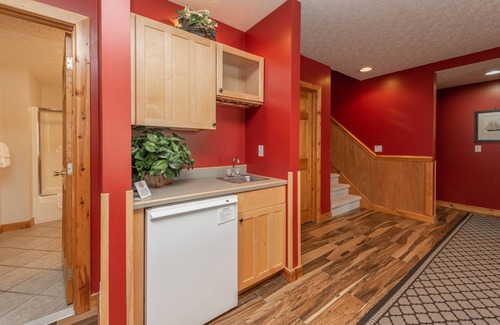 Thayerville House | Spacious Mountain Escape w/Hot Tub and Fireplace