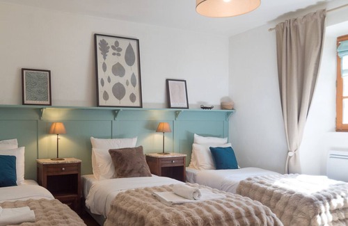 Allemond Other | Spacious Mountain Gîte Vermarine ideal for families, Cycle and Ski sleeps to 10