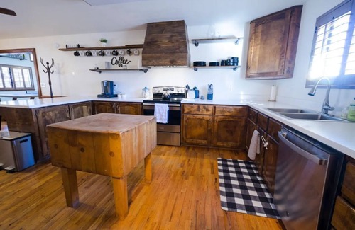 Williams House | Spacious Mountain Home- w/game room- 5 min from downtown
