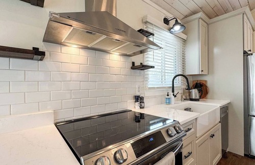 East Haven  Rutland County House | Spacious Mountain Retreat–Near Killington & Downtown