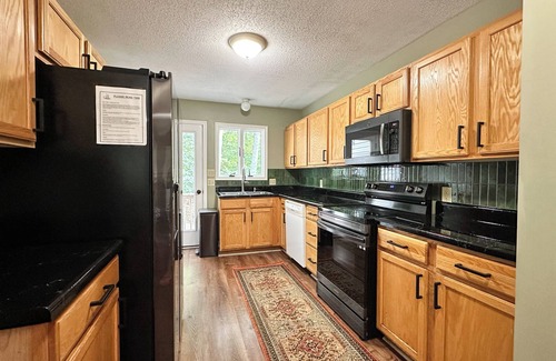 Massanutten House | Spacious Mountain Getaway - Minutes from Slopes, Trails & Wineries