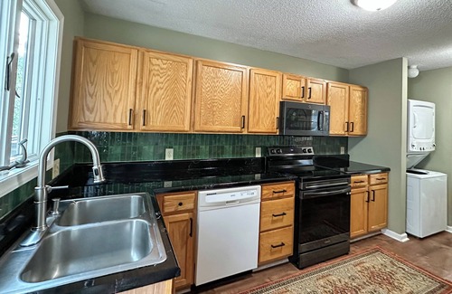 Massanutten House | Spacious Mountain Getaway - Minutes from Slopes, Trails & Wineries