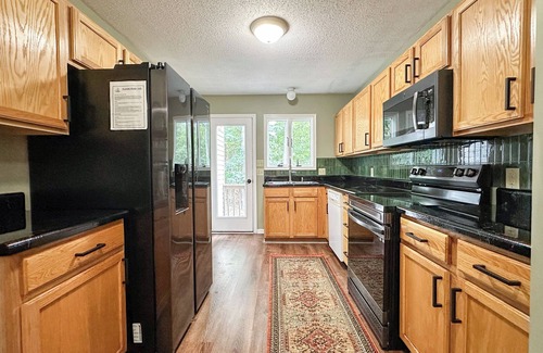 Massanutten House | Spacious Mountain Getaway - Minutes from Slopes, Trails & Wineries