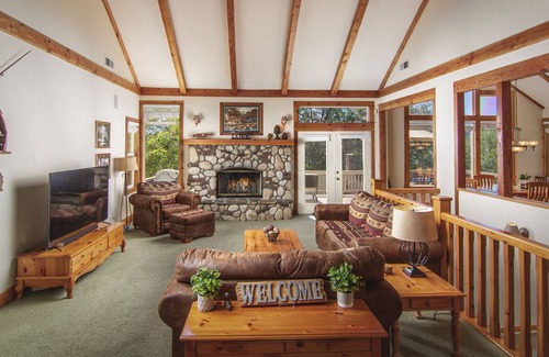 Lake Arrowhead House | Spacious Multi-Family Getaway w/ 3 Decks ~ Pool Table ~ Bunk Room ~ A/C