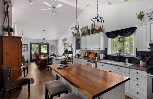 Michaywe Villa | Spacious Multi-Family Retreat with On Site Hot Tub, Sauna & Game Room