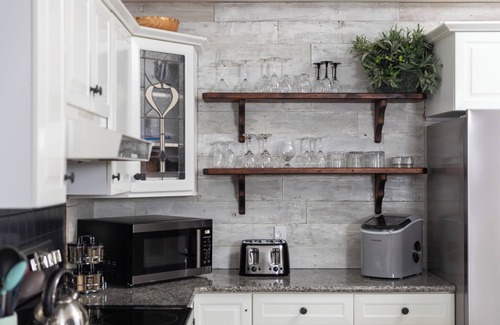 Michaywe Villa | Spacious Multi-Family Retreat with On Site Hot Tub, Sauna & Game Room