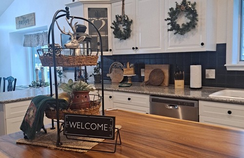 Michaywe Villa | Spacious Multi-Family Retreat with On Site Hot Tub, Sauna & Game Room