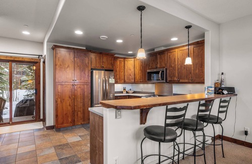 Sun Peaks House | Spacious multi level 3 bedroom + den townhouse, close to Morrisey lift