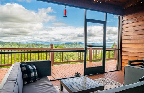 Murphy House | Spacious Murphy Cabin with Game Rooms and Mtn Views!