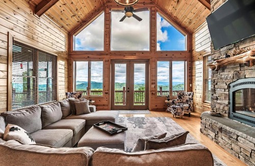 Murphy House | Spacious Murphy Cabin with Game Rooms and Mtn Views!