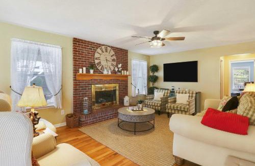Murphy House | Spacious Murphy Home with Game Room and Fire Pit!