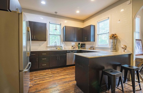 East Nashville House | Spacious Music Row Stay-2BR-Sleeps 6 Near Broadway