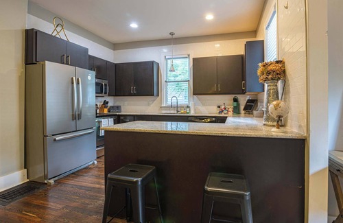 East Nashville House | Spacious Music Row Stay-2BR-Sleeps 6 Near Broadway