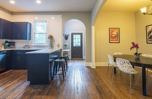 East Nashville House | Spacious Music Row Stay-2BR-Sleeps 6 Near Broadway
