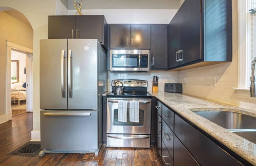 East Nashville House | Spacious Music Row Stay-2BR-Sleeps 6 Near Broadway