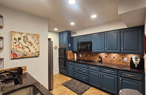 North Arlington House | Spacious Nature Retreat - Sleeps 10, Fiber Wi-Fi, Big Yard to Play