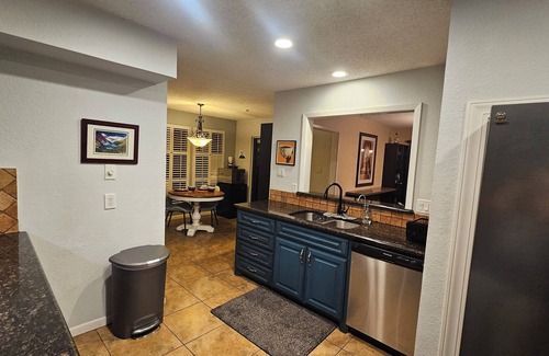 North Arlington House | Spacious Nature Retreat - Sleeps 10, Fiber Wi-Fi, Big Yard to Play