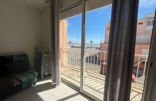 Port-la-Nouvelle Apartment | Spacious nest with sea view