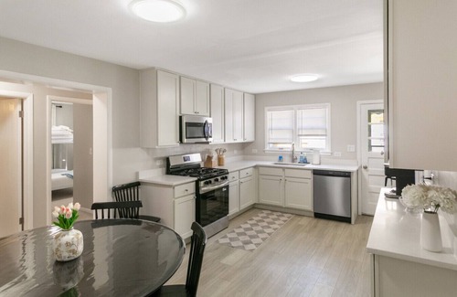Waukegan Apartment | Spacious New 5 Bed Family Retreat Near Naval Base!