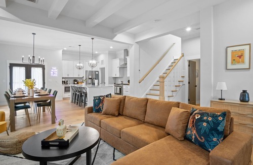 Charlotte House | Spacious New 5-bedroom house in tranquil Charlotte with backyard