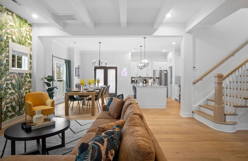 Charlotte House | Spacious New 5-bedroom house in tranquil Charlotte with backyard
