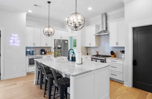 Charlotte House | Spacious New 5-bedroom house in tranquil Charlotte with backyard