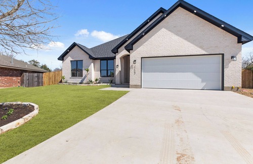 Wellborn House | Spacious New Home Near Texas A&M