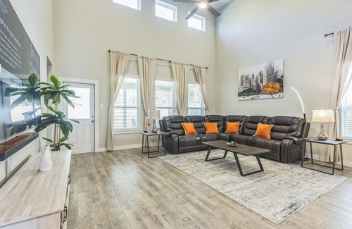 Barrett House | Spacious New Home, 24min from IAH airport & downtown, Game-room, North Houston