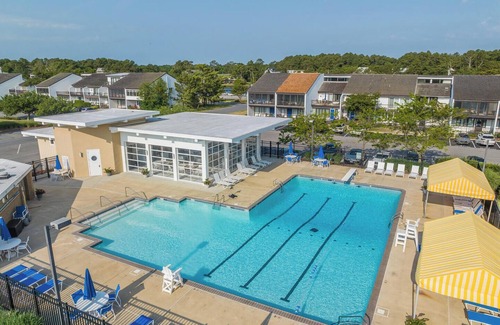 North Shores House | Spacious North Shores Townhome: Steps to Beach, Pool, Tennis, & Playground!