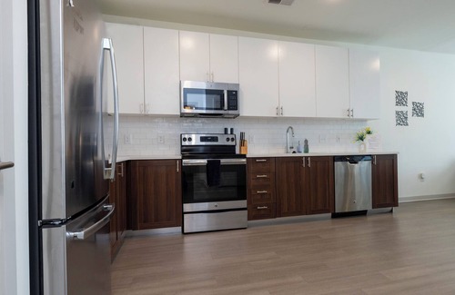 Downtown Louisville Apartment | Spacious Nulu 1BR CozySuites 05
