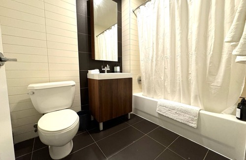 Financial District Apartment | Spacious NYC 1-bedroom; Downtown with 24/7 Doorman