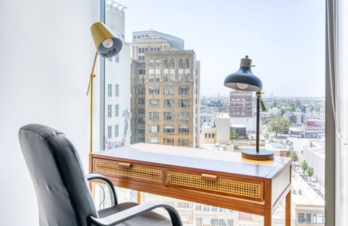 Downtown Oakland Apartment | Spacious Oakland 1BR w/AC, W/D, Sky Deck, next to BART, by Blueground