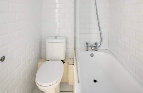 Hackney Downs Apartment | Spacious Oasis in Hackney ICK-65