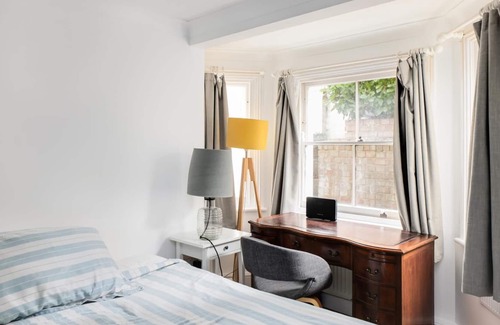 Hackney Downs Apartment | Spacious Oasis in Hackney ICK-65
