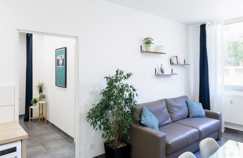 Hincmar Apartment | Spacious Oasis in the Heart of Reims: Discover Our Beautiful Cozy Apartment
