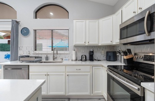 Paradise Valley Village House | Spacious Oasis with Pool - 3 Brd 2 Bath - Sleeps 6