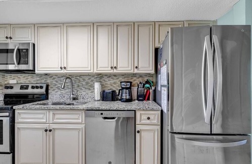 Atlantic Beach Condo | Spacious Oceanfront Condo - Bay Watch 1138