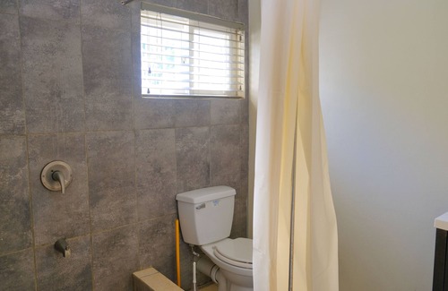 The Lime House | Spacious Ocean Front House. With a Gated Entrance.