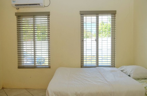 The Lime House | Spacious Ocean Front House. With a Gated Entrance.