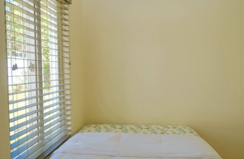 The Lime House | Spacious Ocean Front House. With a Gated Entrance.