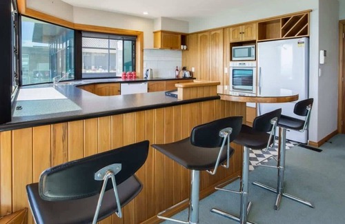 New Plymouth House | Spacious Ocean View Holiday House